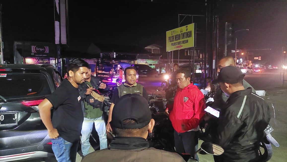 Gelar Patroli Trantibum Malam Hari, Plt.Camat dan Tim Posko Bubarkan Titik Kumpul Kerumunan Geng Motor